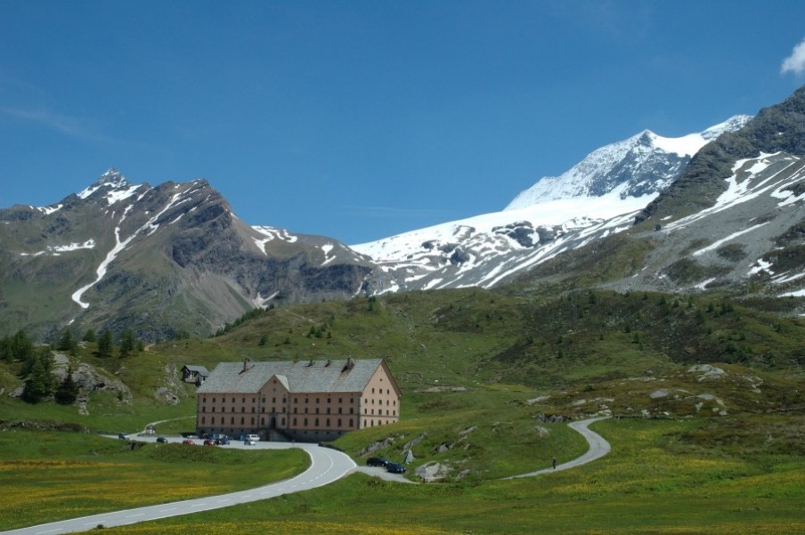 Pourquoi le col du Simplon est-il une destination incontournable ?